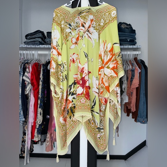 Nine West - Sketch Blooms Ruana - Picture 4 of 7